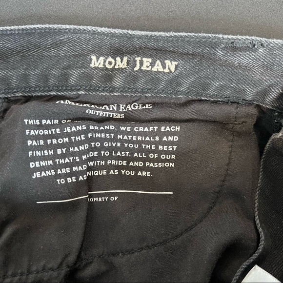 American Eagle Jeans Women 12 Short mom jean Distressed washed black raw hem CL - Picture 8 of 10